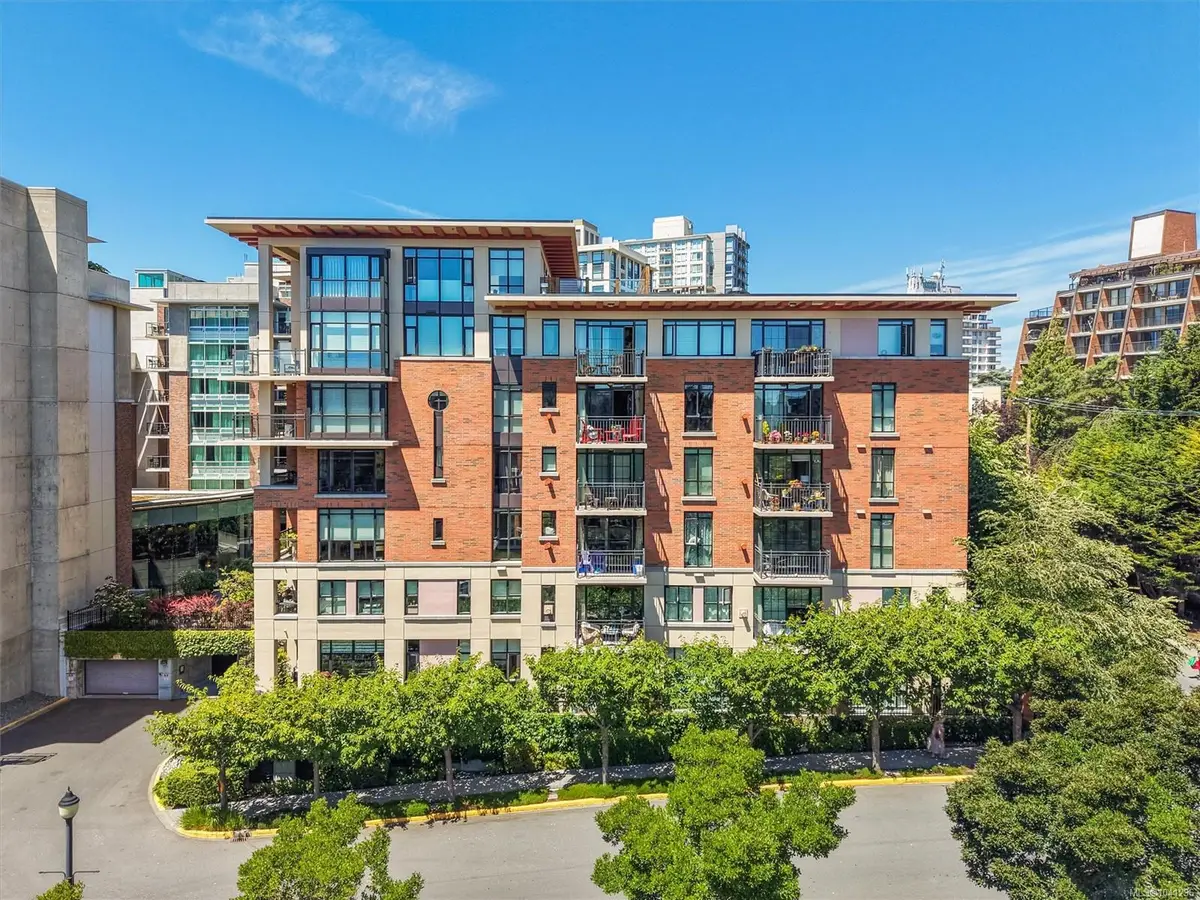 827 Fairfield Rd #205, Victoria BC V8V 5B2