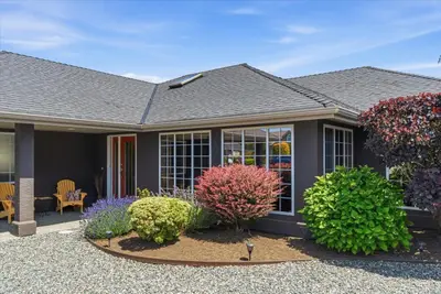 769 Anson Pl, Qualicum Beach BC V9K 2J4