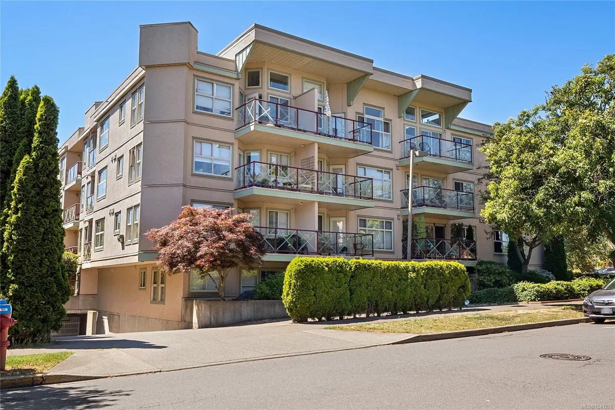 2560 Wark St #104, Victoria BC V8T 4G8