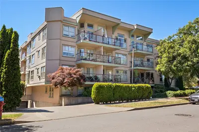 2560 Wark St #104, Victoria BC V8T 4G8