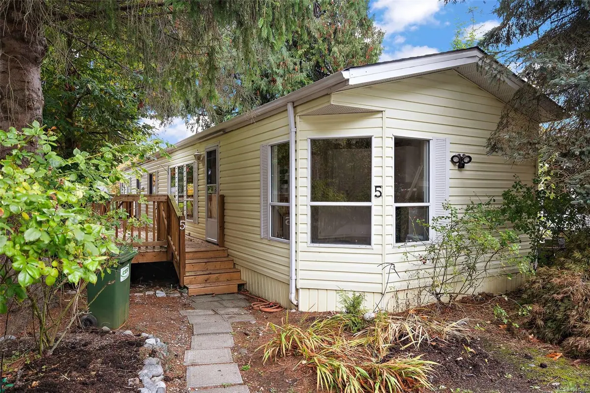 2741 Stautw Rd #5, Central Saanich BC V8M 2E9