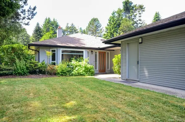 4630 Lochside Dr #6, Saanich BC V8Y 2T1 - 2 bed, 2 bath property for sale in Saanich