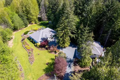 7190 Hase Pl, Lantzville BC V0R 2H0