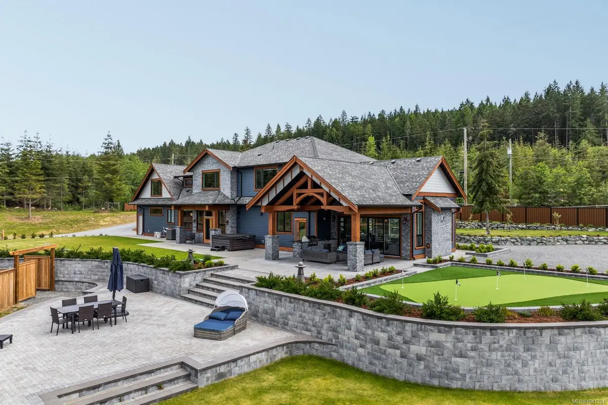 2833 Woodcroft Pl, Shawnigan Lake BC V8H 2E4