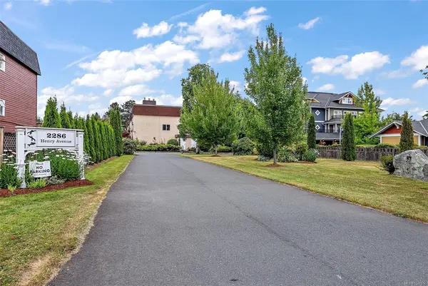 2286 Henry Ave #204, Sidney BC V8L 2B2 - 2 bed, 1.0 bath in Sidney
