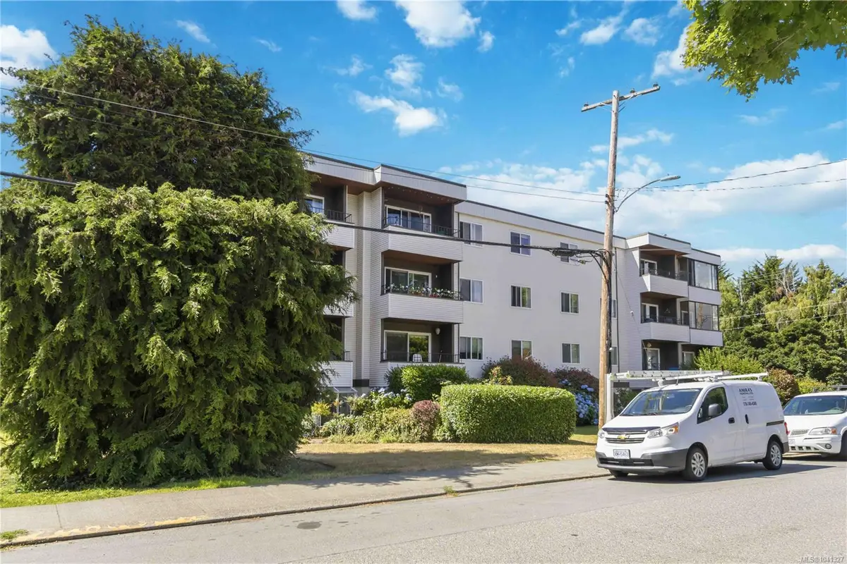 1571 Mortimer St #401, Saanich BC V8P 3A7