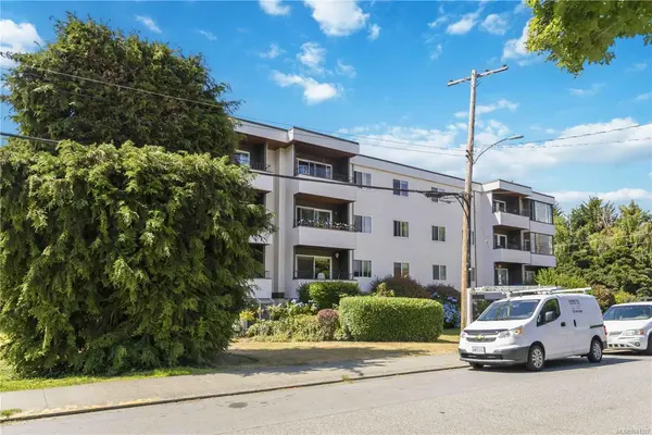 1571 Mortimer St #401, Saanich BC V8P 3A7 - 2 bed, 1.0 bath in Saanich