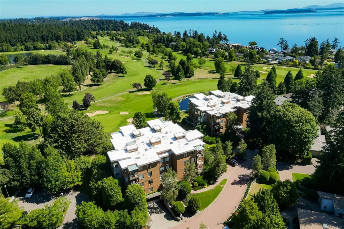 5329 Cordova Bay Rd #408, Saanich BC V8Y 2L3