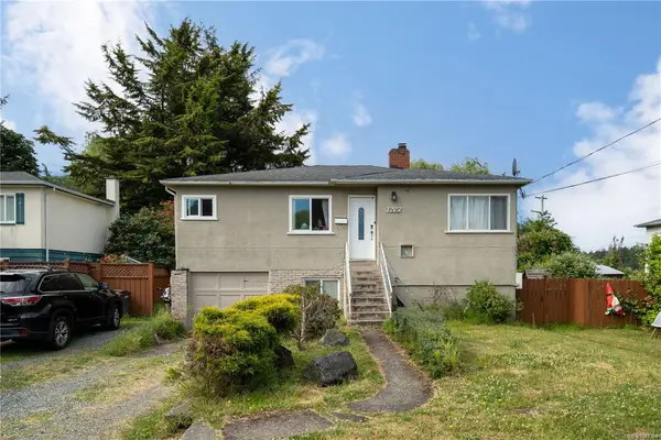 1203 Pearce Cres, Saanich BC V8X 3S8 - 6 bed, 2.0 bath in Saanich