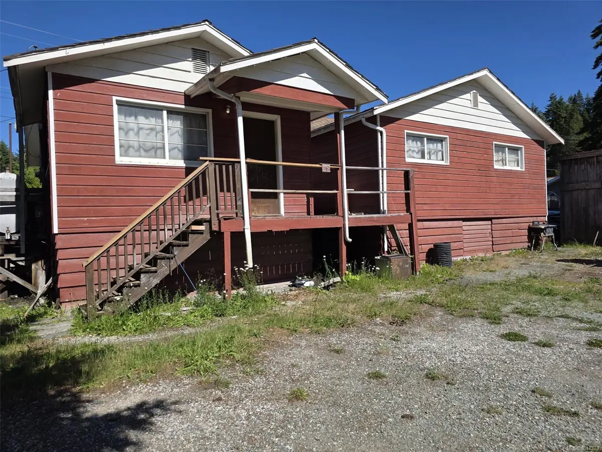 62 Kinman Ave, Woss BC V0N 3P0