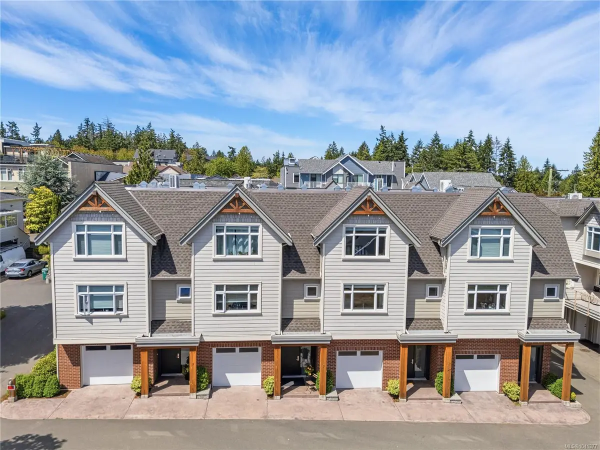 180 First Ave W #6, Qualicum Beach BC V9K 1H1