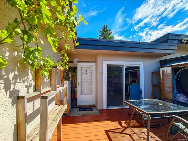 3060 Harriet Rd #8, Saanich BC V9A 1T5 - 4 bed, 3.0 bath in Saanich