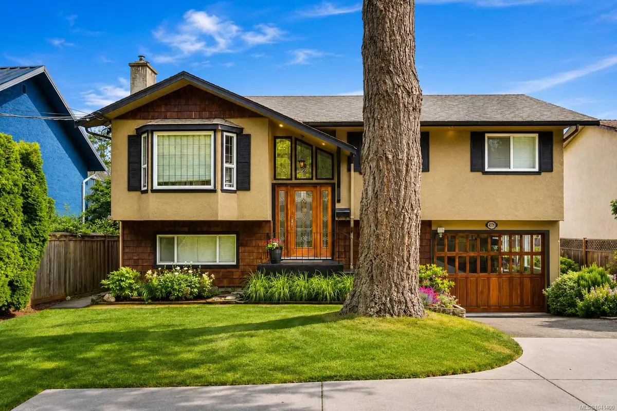 4379 Shelbourne St, Saanich BC V8N 3G4
