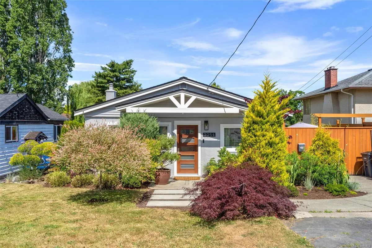 3054 Millgrove St, Saanich BC V9A 1X5
