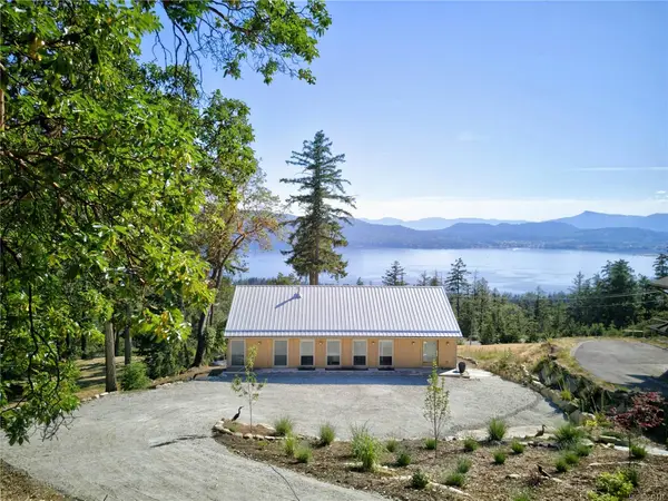293 Canvasback Pl, Salt Spring BC V8K 2W5 - 3 bed, 3 bath property for sale in Salt Spring