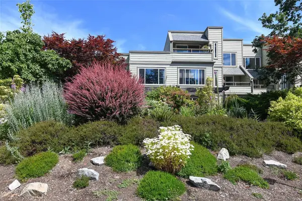 2250 Manor Pl #205, Comox BC V9M 1C5 - 2 bed, 2.0 bath in Comox