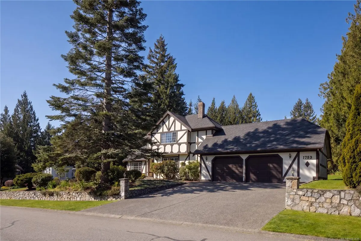 1753 Mayneview Terr, North Saanich BC V8L 4L5