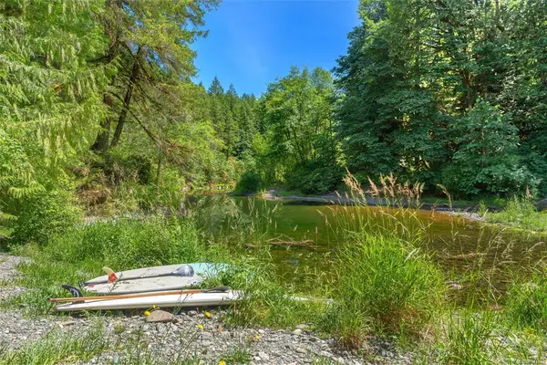 4370 Moss Rd, Duncan BC V9L 6M4 - 4 bed, 4.0 bath in Duncan