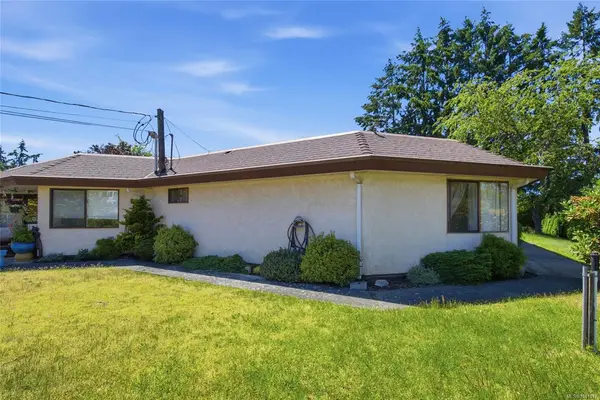 215 Evergreen St #3, Parksville BC V9P 0A8 - 2 bed, 2 bath property for sale in Parksville