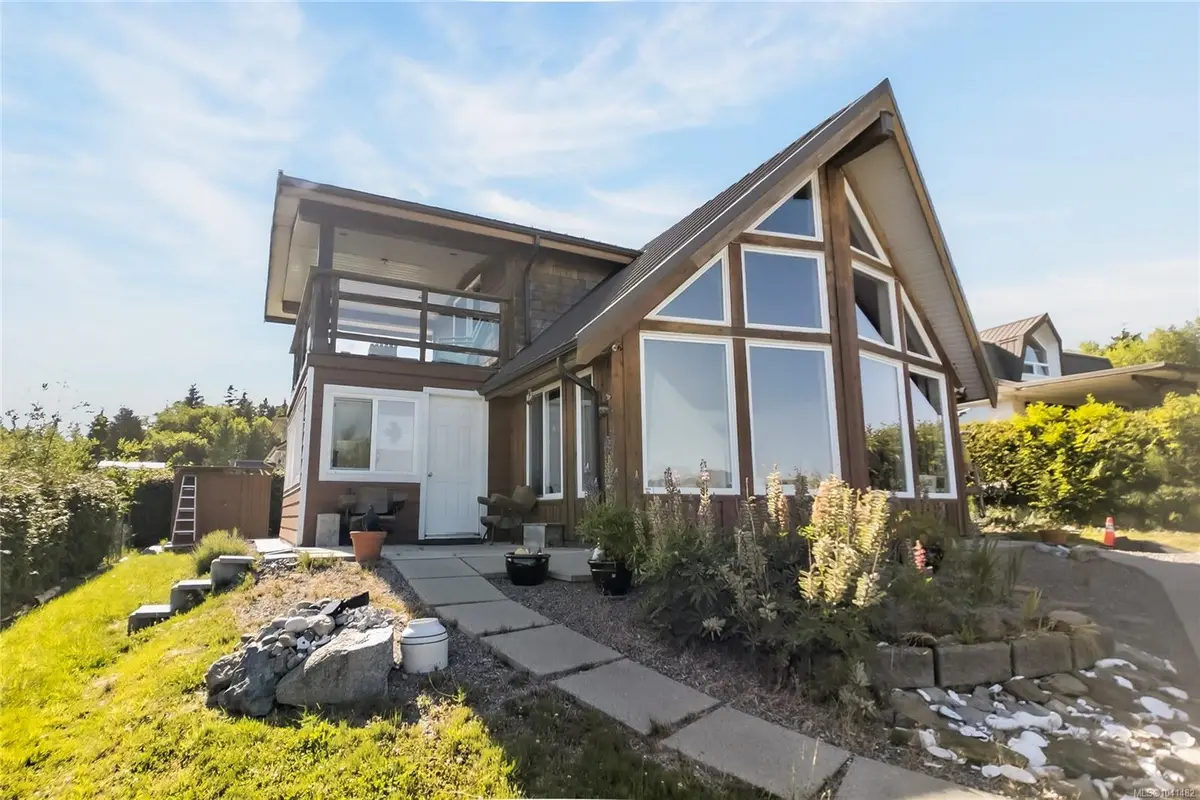 1049 Sixth Ave, Ucluelet BC V0R 3A0