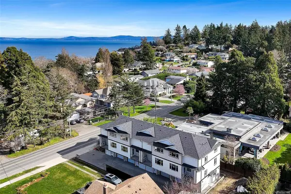 1559 Ash Rd #3, Saanich BC V8N 2S9 - 3 bed, 4.0 bath in Saanich