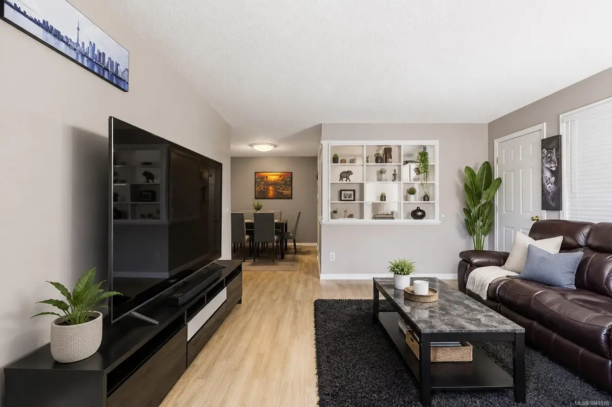 1525 Hillside Ave #306, Victoria BC V8T 2C1
