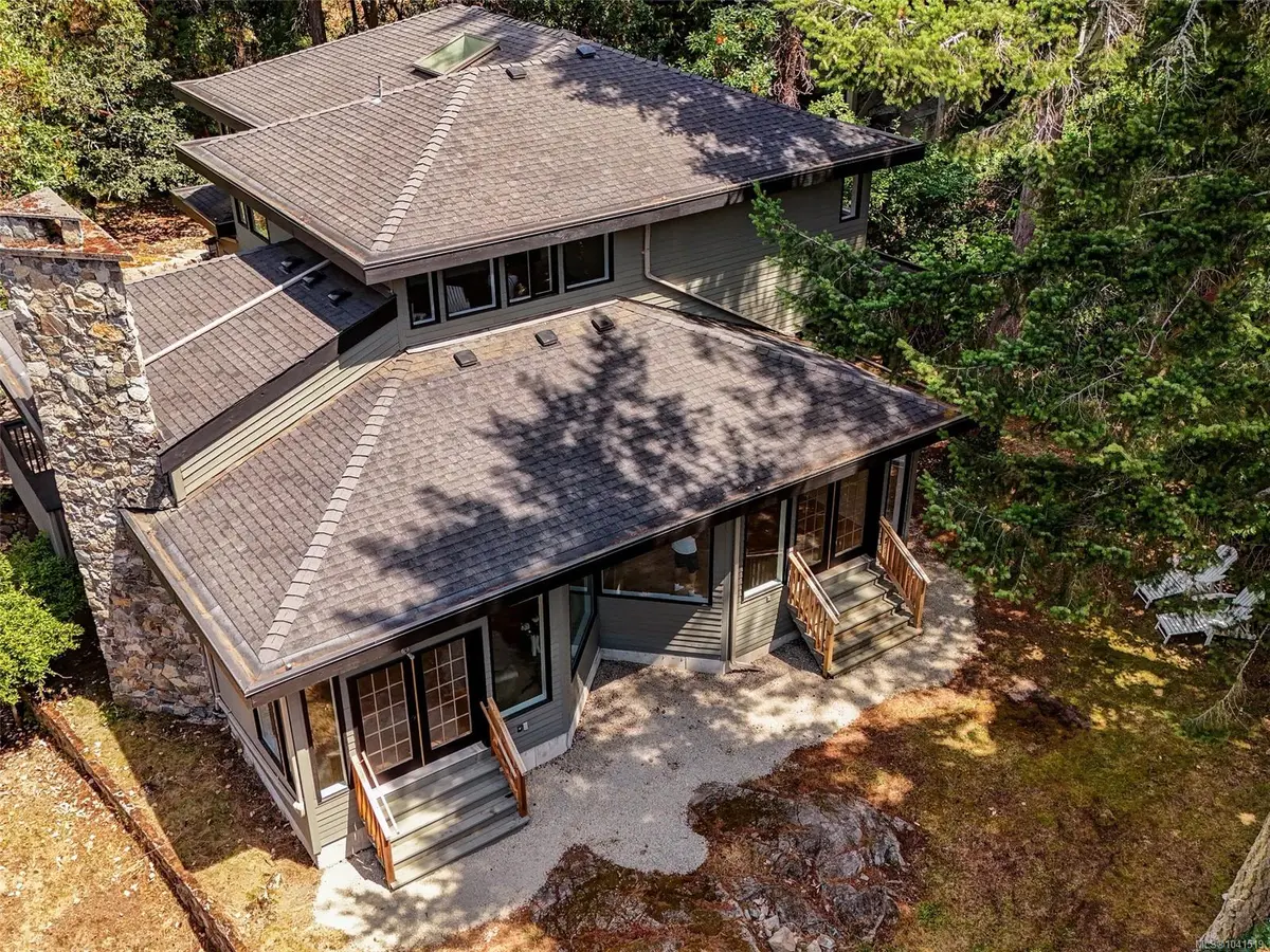 2745 Green Vale Ave, Saanich BC V8N 1S3