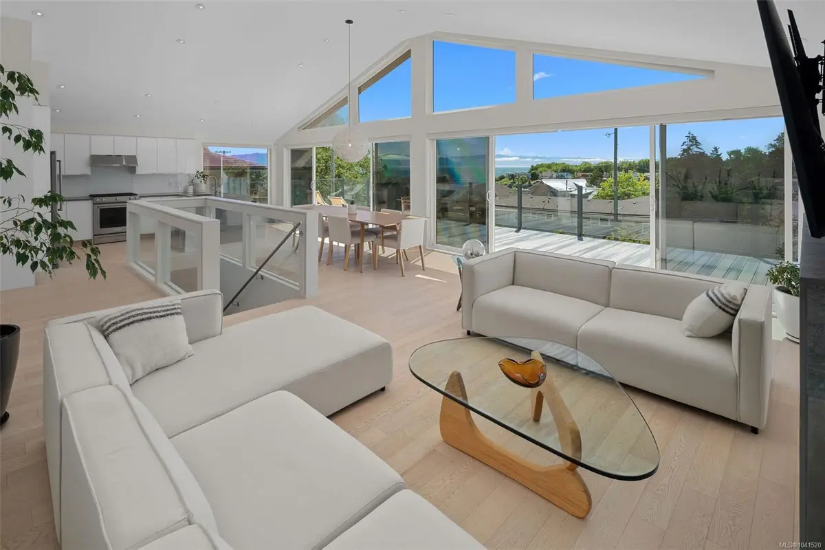 321 Foul Bay Rd, Oak Bay BC V8S 4G6