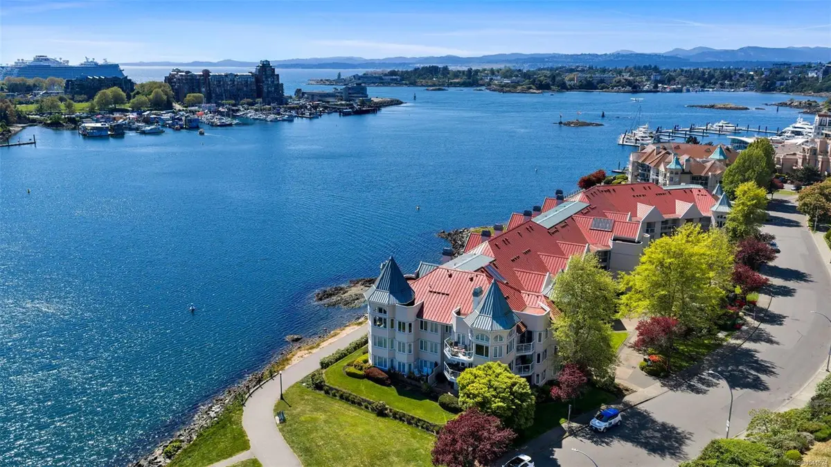 55 Songhees Rd #305, Victoria BC V9A 6T3