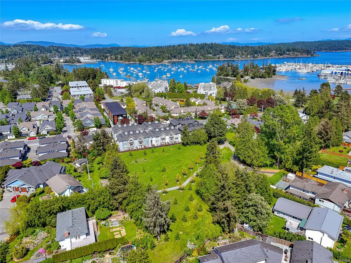 10480 Resthaven Dr #5, Sidney BC V8L 3H7