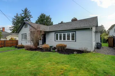 3919 Quadra St, Saanich BC V8X 1J3