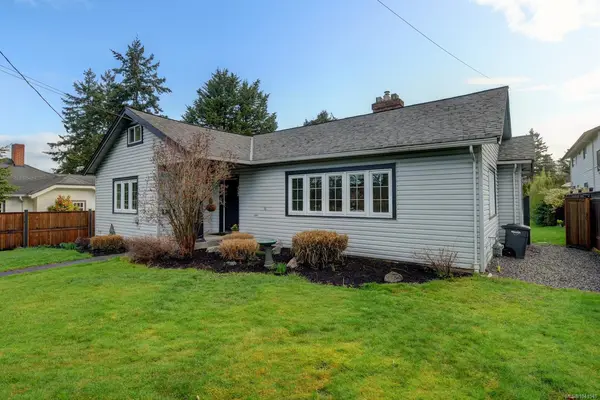 3919 Quadra St, Saanich BC V8X 1J3 - 4 bed, 3.0 bath in Saanich