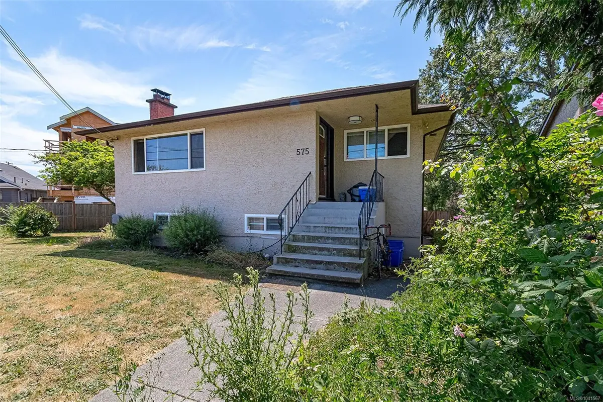 575 Burnside Rd E, Victoria BC V8T 2X7