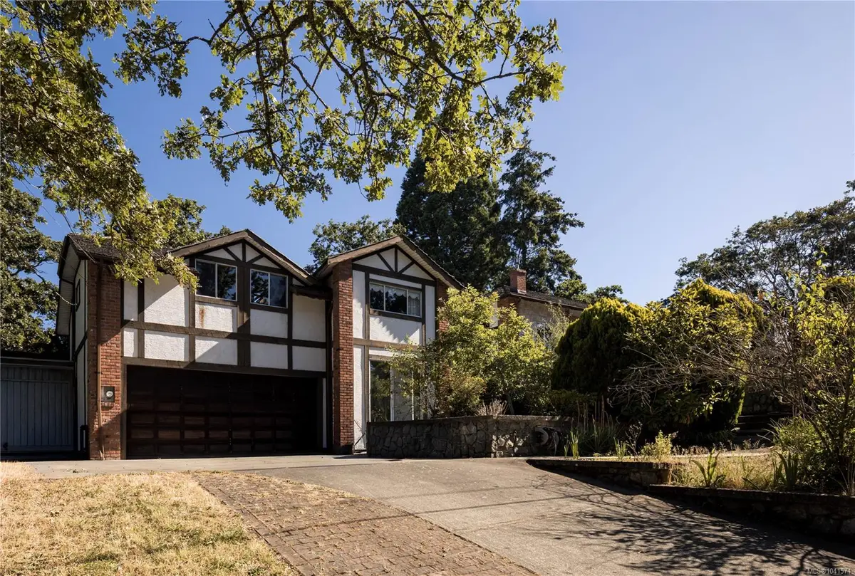1296 Astoria Rd, Saanich BC V8P 1W1