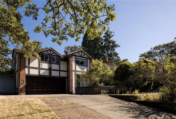 1296 Astoria Rd, Saanich BC V8P 1W1 - 2 bed, 3 bath in Saanich