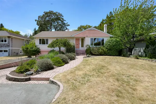 930 Runnymede Pl, Oak Bay BC V8S 2V9 - 3 bed, 2 bath property for sale in Oak Bay