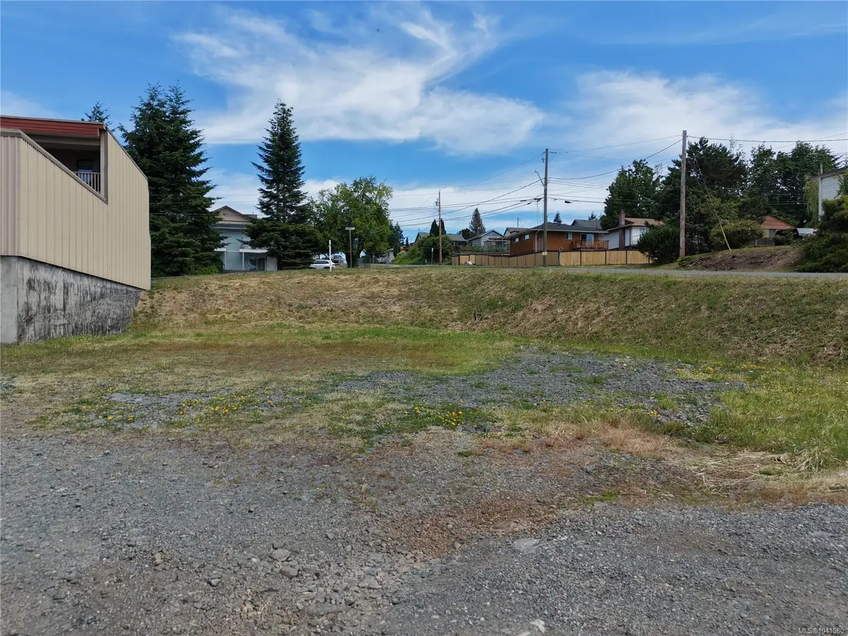 1000 Hemlock St, Campbell River BC V9W 3E4