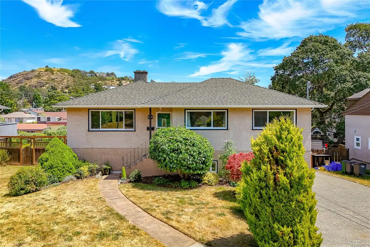 3405 Browning St, Saanich BC V8P 4C9