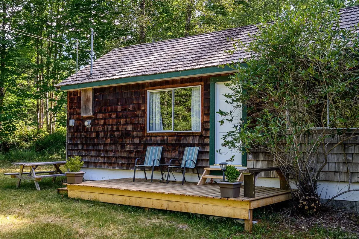 706 Delta Dr, Sayward BC V0P 1R0