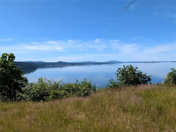 4592 Bonnieview Pl, Saanich BC V8N 3V6 - 4 bed, 3 bath property for sale in Saanich