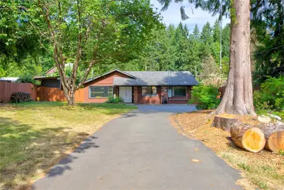 2561 Mabley Rd, Courtenay BC V9N 9K2