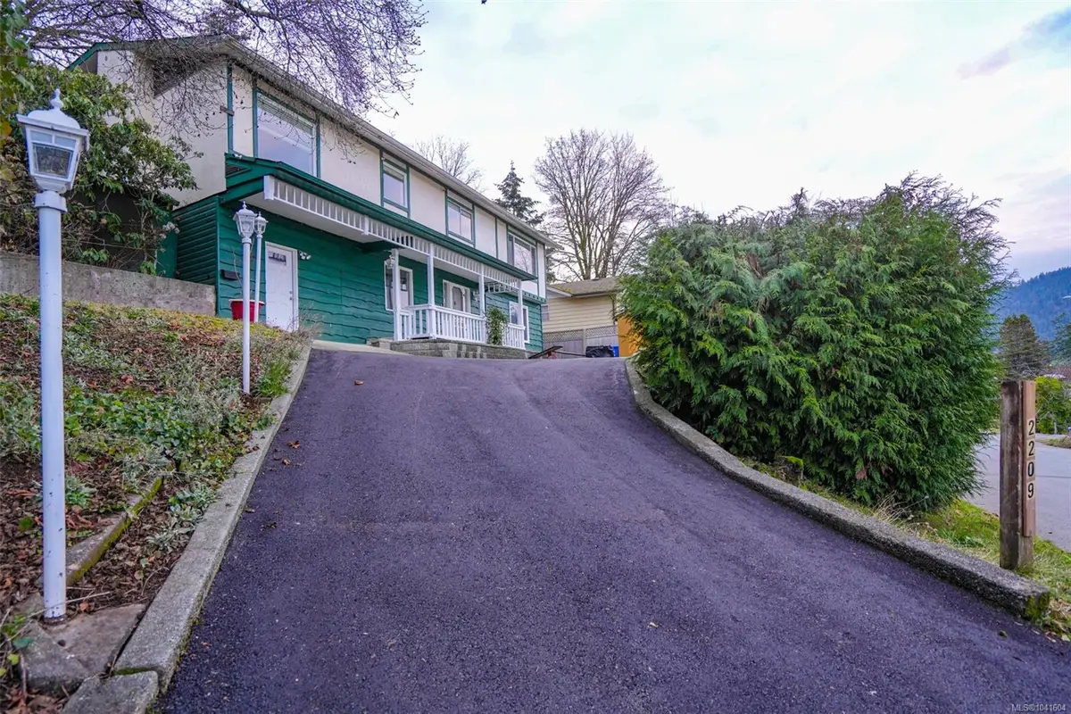 2209 Mallory Dr, Port Alberni BC V9Y 1A2
