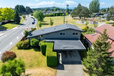 4070 Larchwood Dr, Saanich BC V8N 6H7