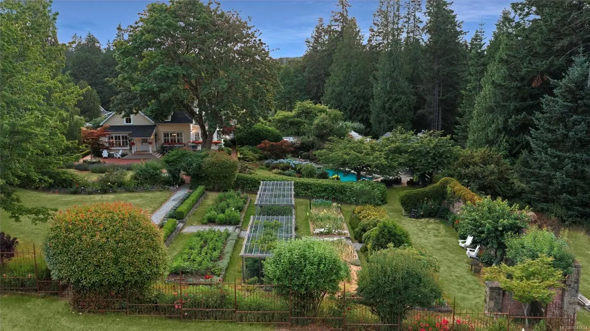 346 Robinson Rd, Salt Spring BC V8K 1P7