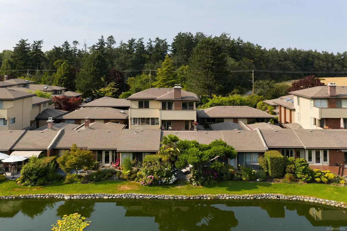2345 Cedar Hill Cross Rd #124, Oak Bay BC V8P 5M8