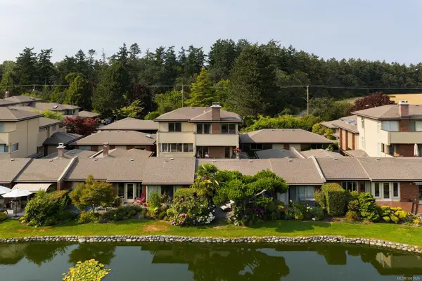 2345 Cedar Hill Cross Rd #124, Oak Bay BC V8P 5M8 - 3 bed, 3.0 bath in Oak Bay