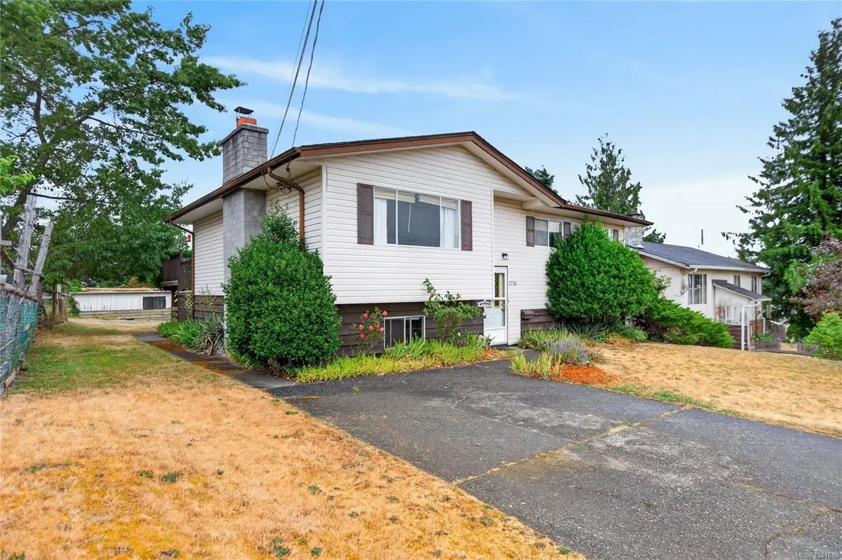 2728 Windermere Ave, Cumberland BC V0R 1S0