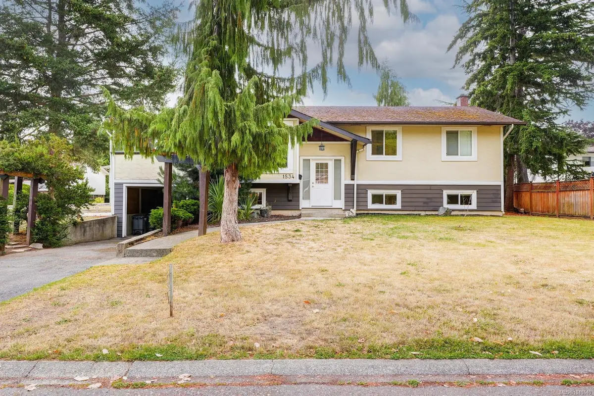 1534 Edgemont Rd, Saanich BC V8N 4P9