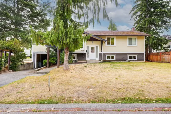 1534 Edgemont Rd, Saanich BC V8N 4P9 - 5 bed, 2.0 bath in Saanich