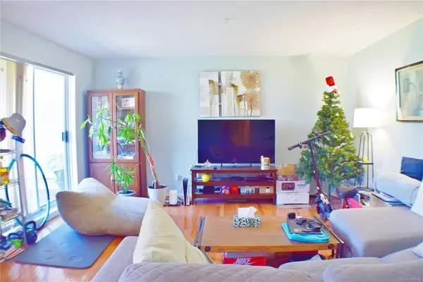 1694 Cedar Hill Cross Rd #207, Saanich BC V8P 2P7 - 2 bed, 2 bath in Saanich